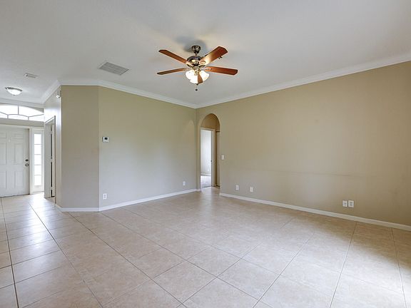 4th image of 445 SW Duval Avenue