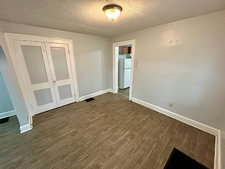 1244 W 30th St — Photo 3