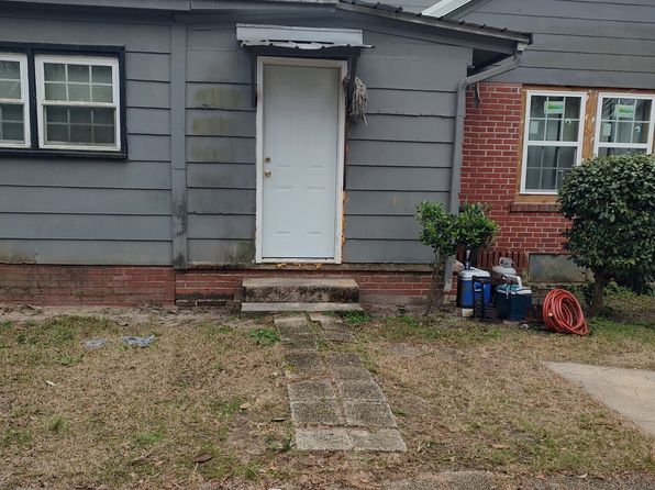 302 W Church St, Swainsboro, GA 30401