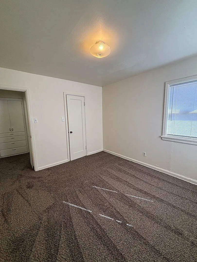 335 W Buell — Photo 3