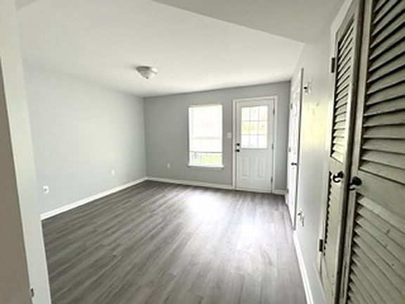 5th image of 12452 Jackson Ave