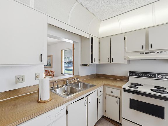5th image of 2925 SW 22nd Avenue #2080