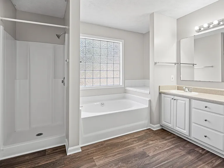 Lakeshore Grande — Photo 14