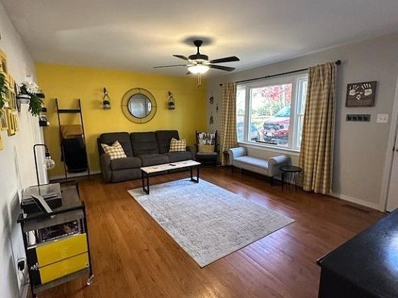 4th image of 215 S Kalmia Ave