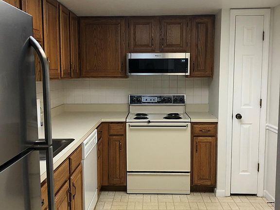 3rd image of 1030 N Harrison Ave APT 301