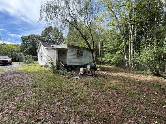 4th image of 193 Nance St