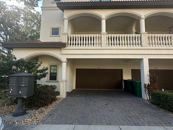 2 car Garage with driveway for 2 additional cars