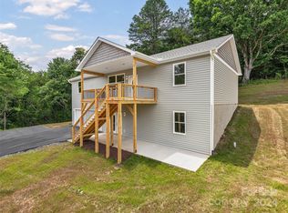 91 Smokey Quartz Ln, Flat Rock, NC 28731