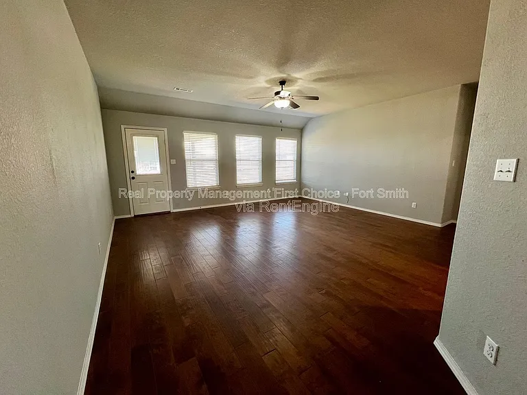 423 Ridge Point Dr — Photo 9