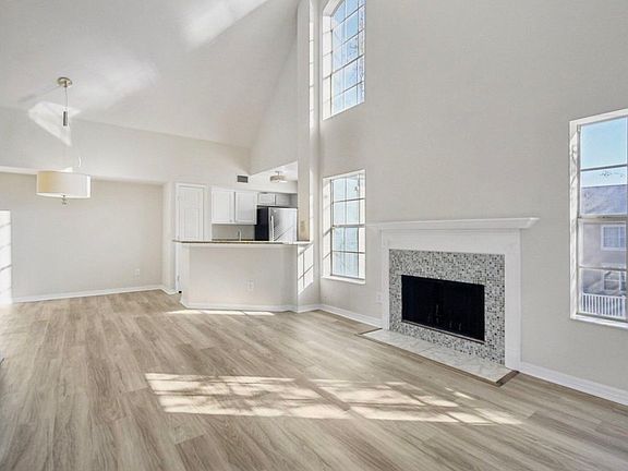 4th image of 13700 Richmond Park Dr N #12071207