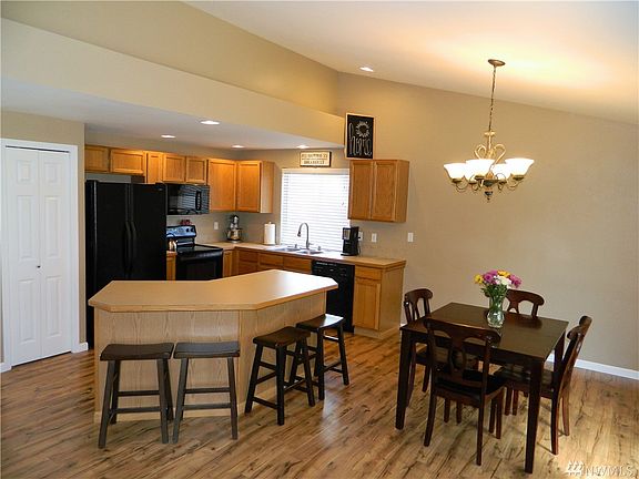 4th image of 15313 39th Ave E