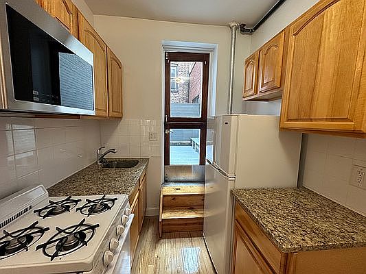 2nd image of 144 W 19th St APT 1D