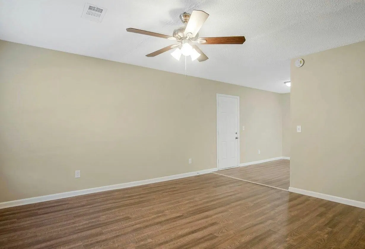 605 Thomasville Blvd SE — Photo 2