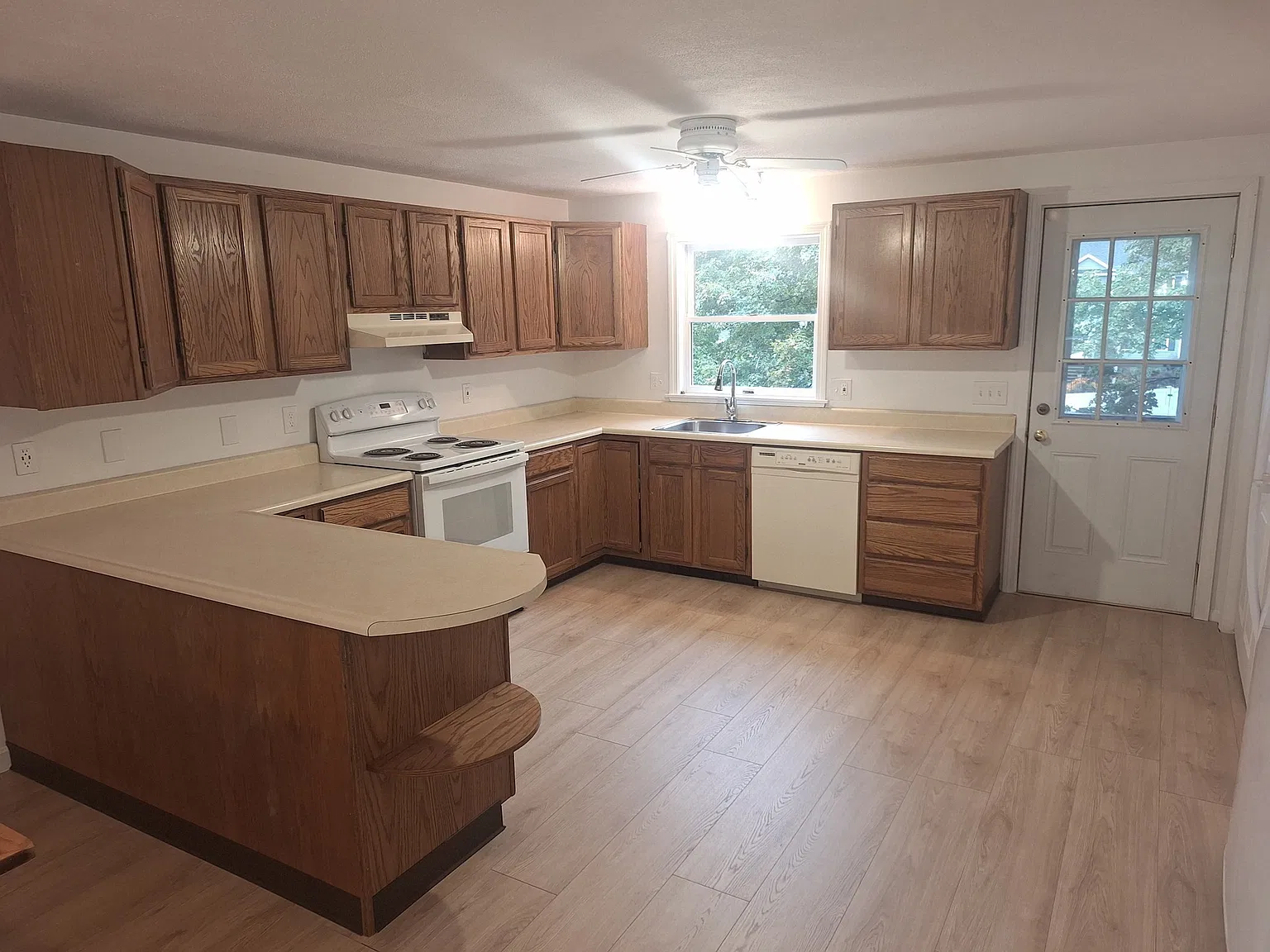 2 bed, 2.0 bath, 1100 sqft, $2,700 — Photo 1