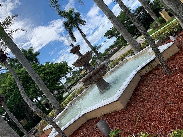 Fountain closeup_08202019