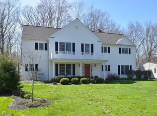 279 Hickory Hill Rd, Chagrin Falls, OH 44022