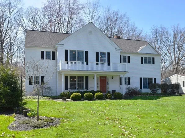 279 Hickory Hill Rd, Chagrin Falls, OH 44022