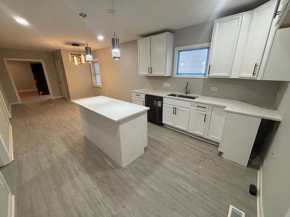 1st image of 308 Earp St
