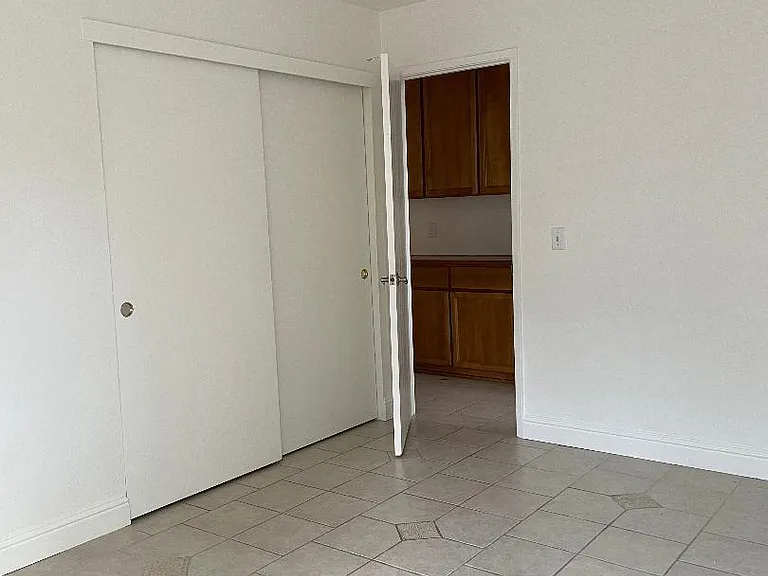 Thornwood Dr — Photo 10