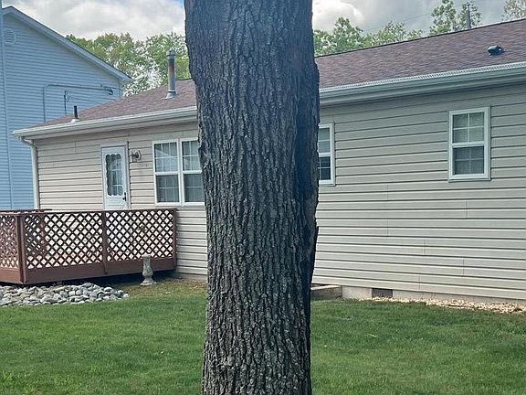 4th image of 227 Tulip St