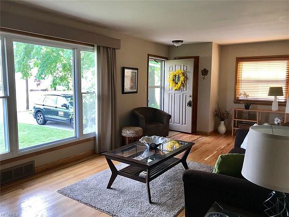 5th image of 30809 Royalview Dr