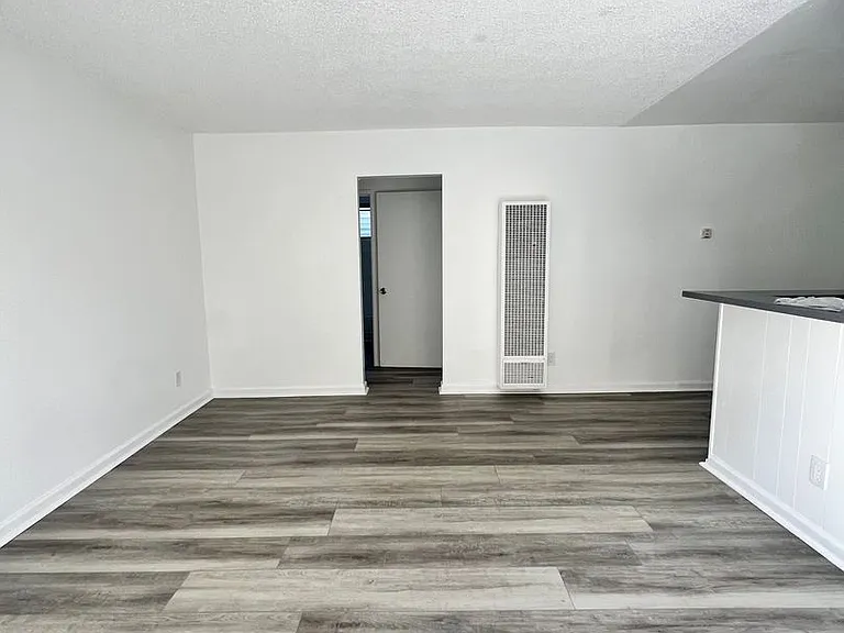 College Manor — Photo 9