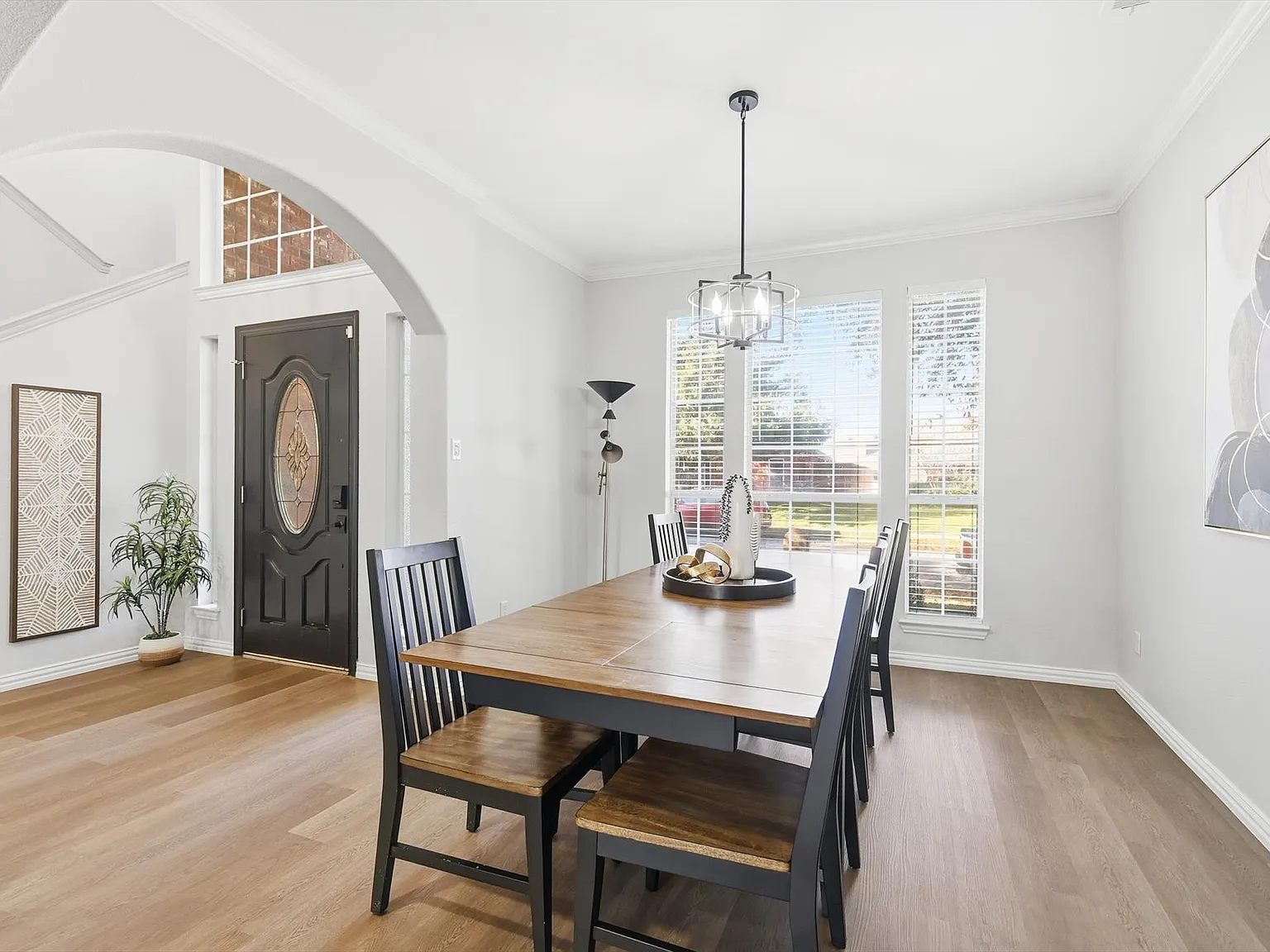 4 bed, 2.5 bath, 2838 sqft, $9,750 — Photo 4