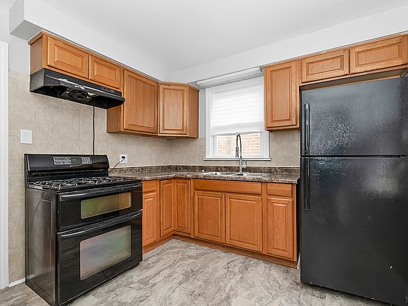 3rd image of 14318 Parnell Ave