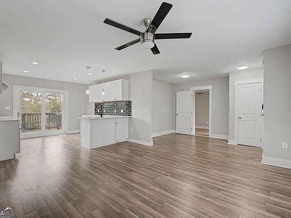 5th image of 2835 Laguna Dr