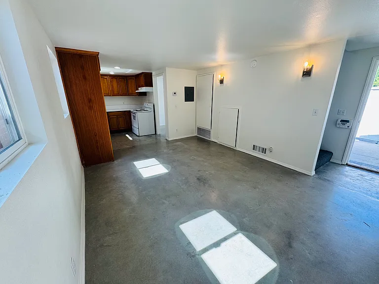 471 1/2 Ellis St — Photo 7