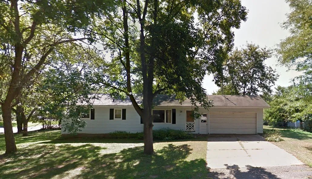 3 Bedroom Ranch Home with Large Fenced in Yard!! — Photo 1