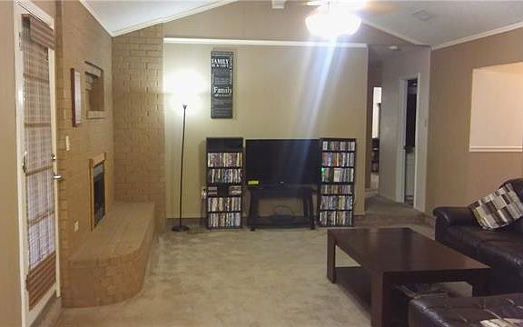 3rd image of 648 Pleasant Manor Ave