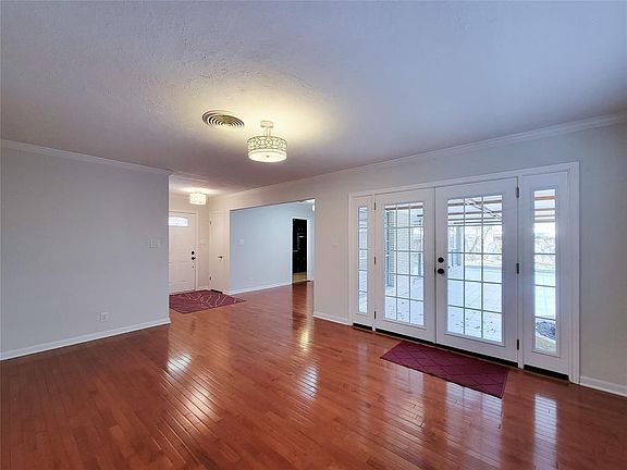 5th image of 2122 De Milo Dr