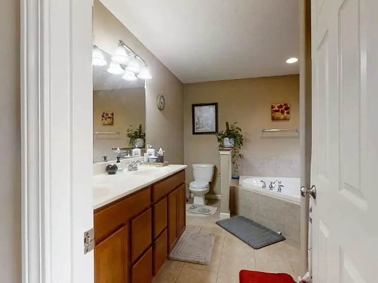 206 Gentian St — Photo 11