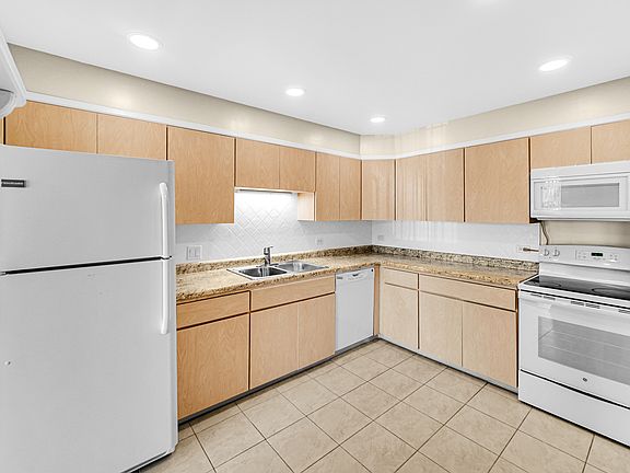 2nd image of 9737 Fox Glen Dr #2K