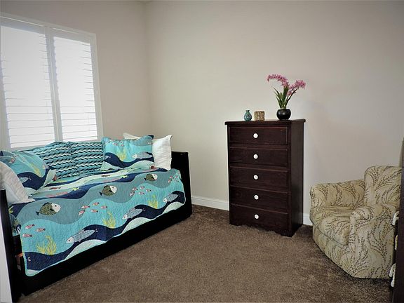 5th image of 2681 N Laverne Ave