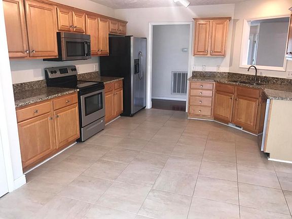 5th image of 150 Deerwood Ln