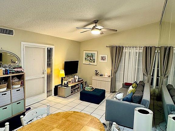 3rd image of 519 Waterside Dr