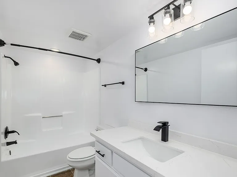 132 Clark Dr — Photo 38