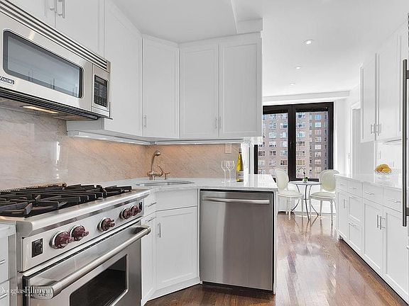 4th image of 320 E 57th St APT Phe
