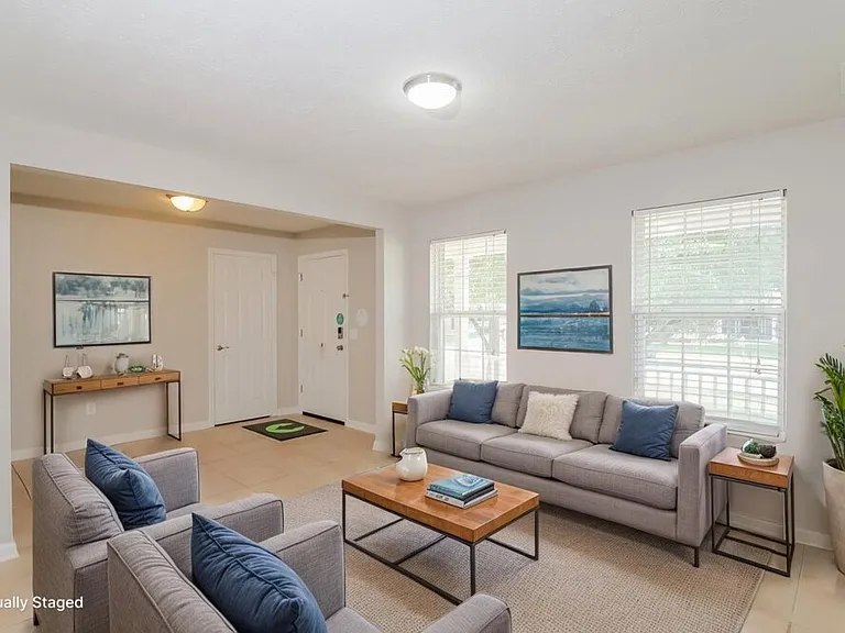 10812 Middlebrook Ln — Photo 6