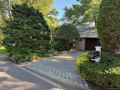 15 Dianas Circle, Roslyn, NY, 11576