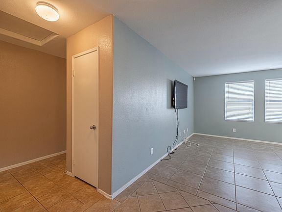 5th image of 43122 Fleetwood Dr