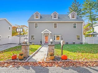 6 Leaf Pl, Elmsford, NY 10523