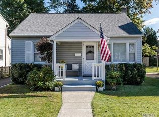 80 Graywood Rd, Port Washington, NY 11050