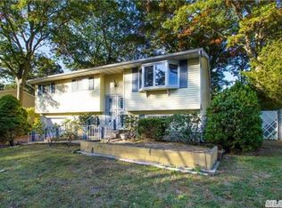 142 Avenue C, Holbrook, NY 11741