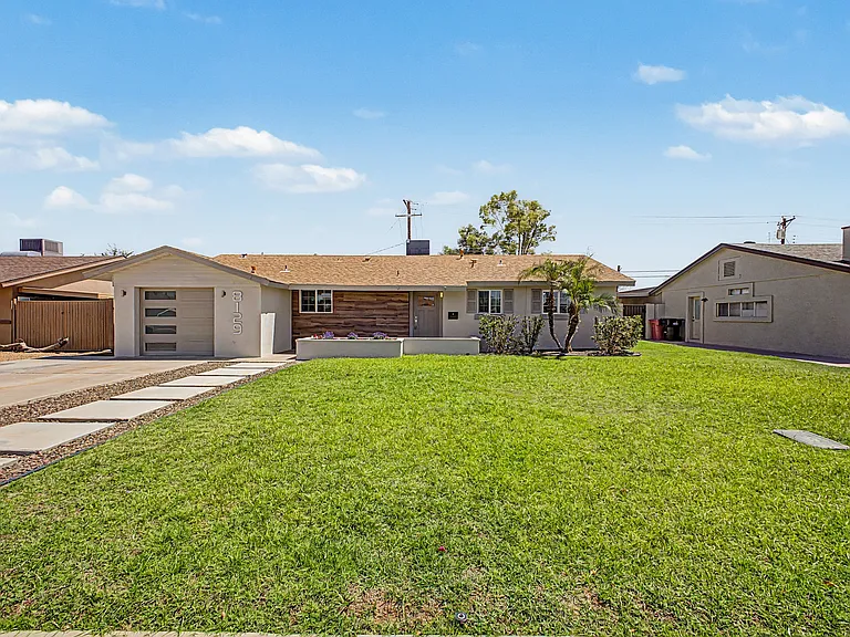 8129 E Oak St — Photo 1