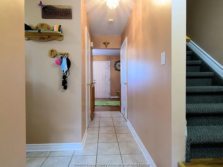 5468 Lassaline Ave — Photo 4
