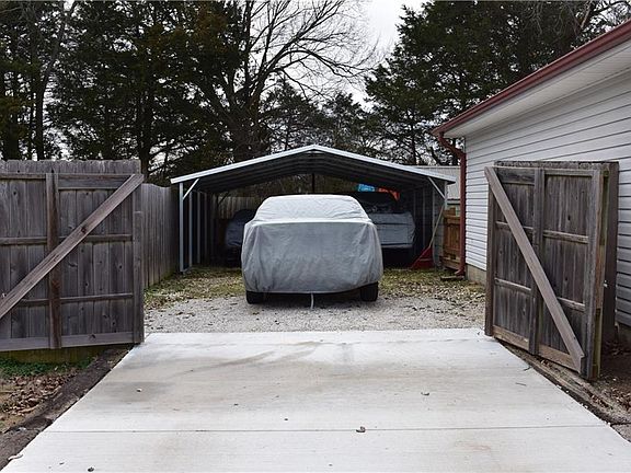 3rd image of 747 Richland Creek Ave