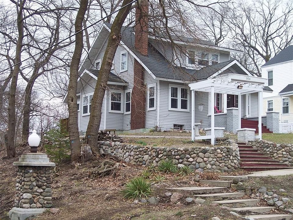 2nd image of 304 Hall St